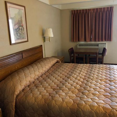 Relax Inn Растон Экстерьер фото