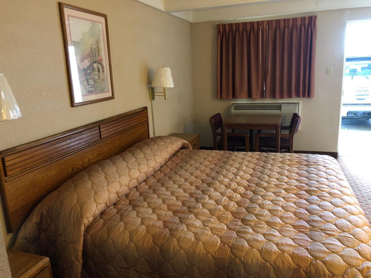 Relax Inn Растон Экстерьер фото